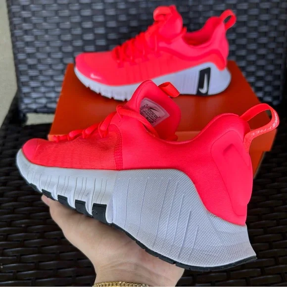 NIKE FREE METCON 6 HOT PUNCH Size 8 W - Picture 4 of 5